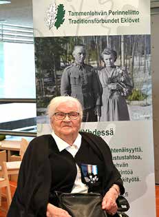 Tammenlehvän sukupolvea juhlassa edusti veteraani Aune Malinen.
